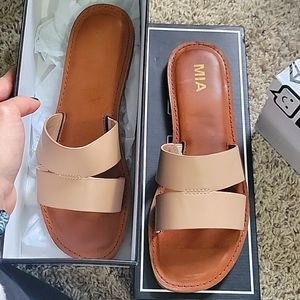 NWT MIA SANDALS